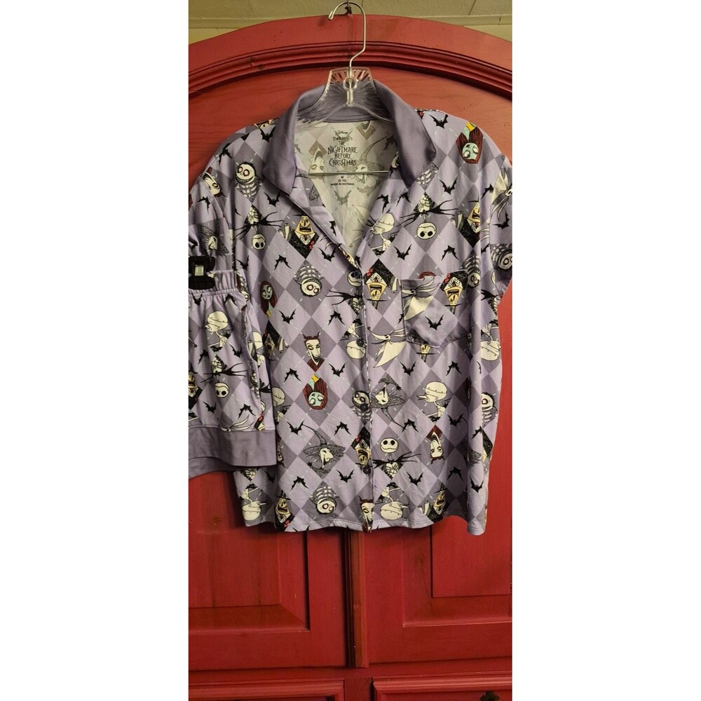 NWOT Women's M 8-10 Nightmare Before Christmas Notched Top & Shorts Pajama Set - Picture 5 of 6